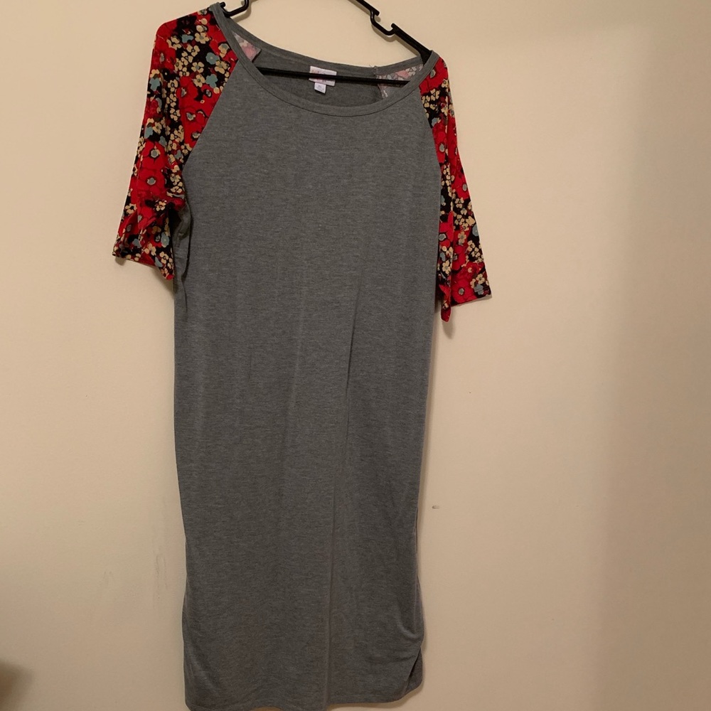 Grey dress with printed sleeve!